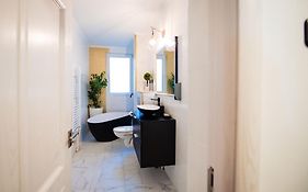 Complex Omnia - Apartamente Husi